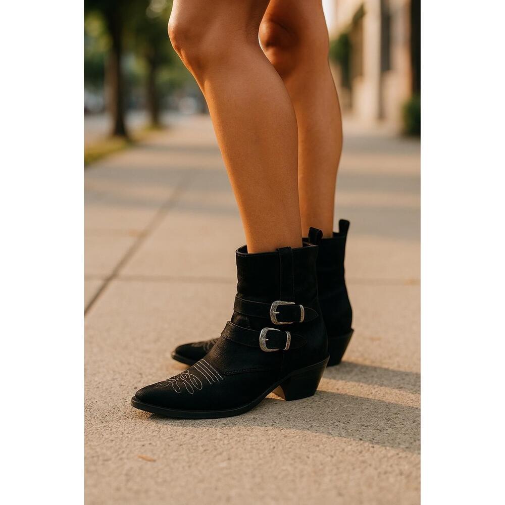 Nightwalker Women's Black The Sheriff Etched Buckle Round Toe Boots Size 38/8.5